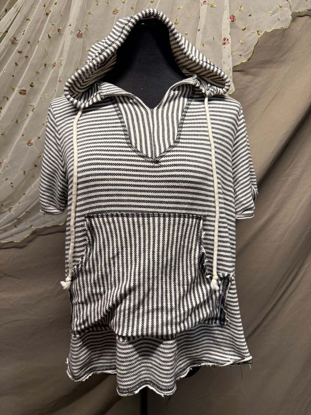 Ces Femme Striped Short Sleeve Hoodie with Kangaroo Pocket